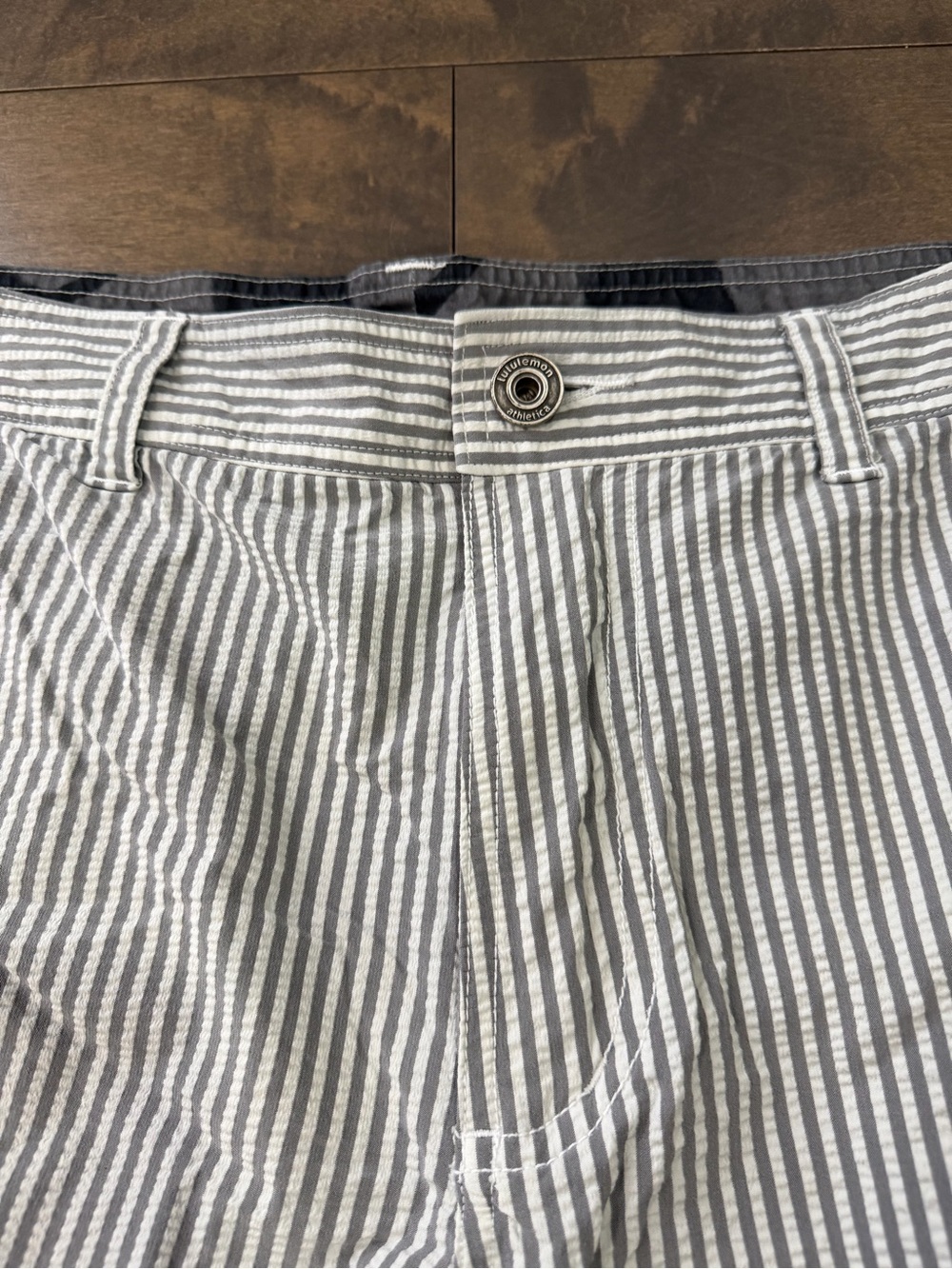 Lululemon Men's Seersucker Stripe Shorts - Size 34-36 - Picture 2 of 6